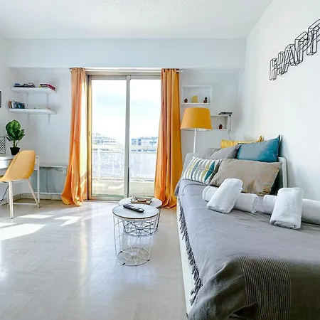 Guignon - Sunny Comfort Close To The Port & Station Apartment